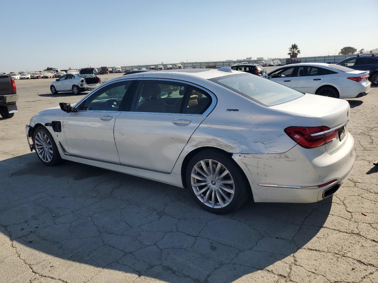 2017 BMW 740 Xe - Image 2