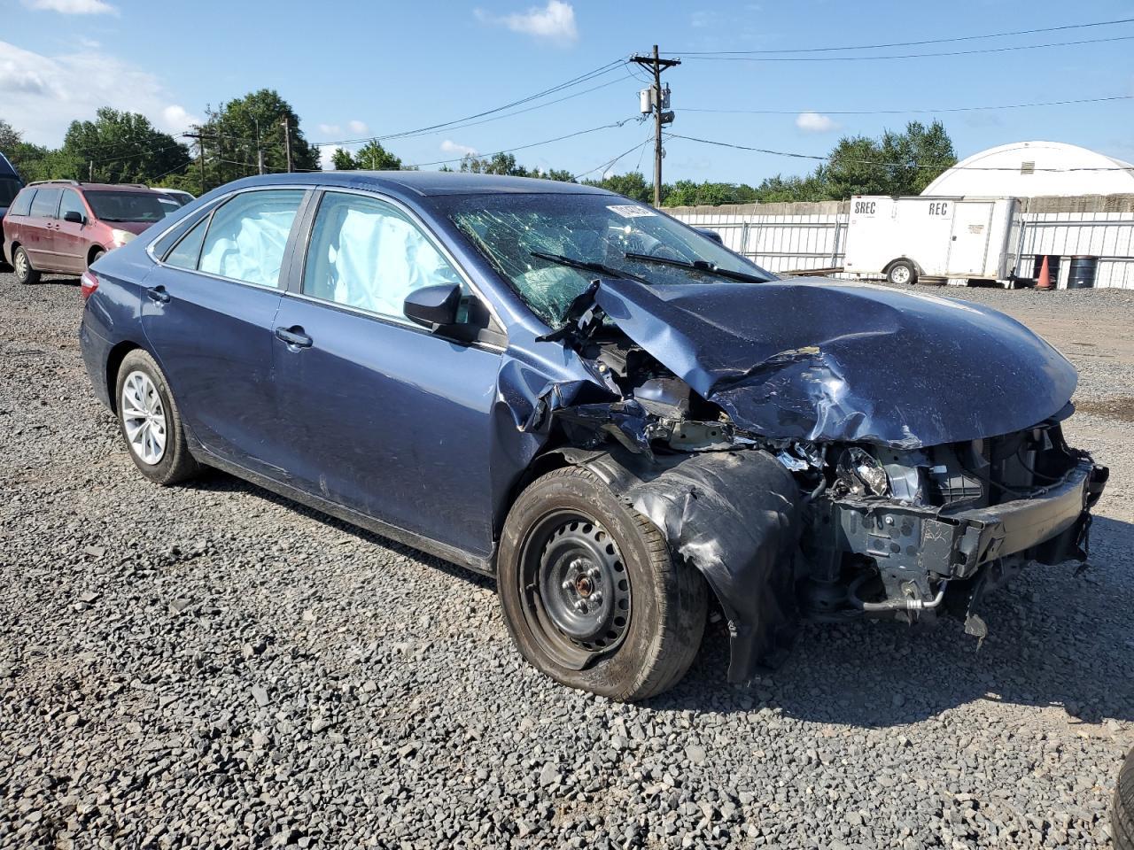2017 Toyota Camry Le - Фото 4