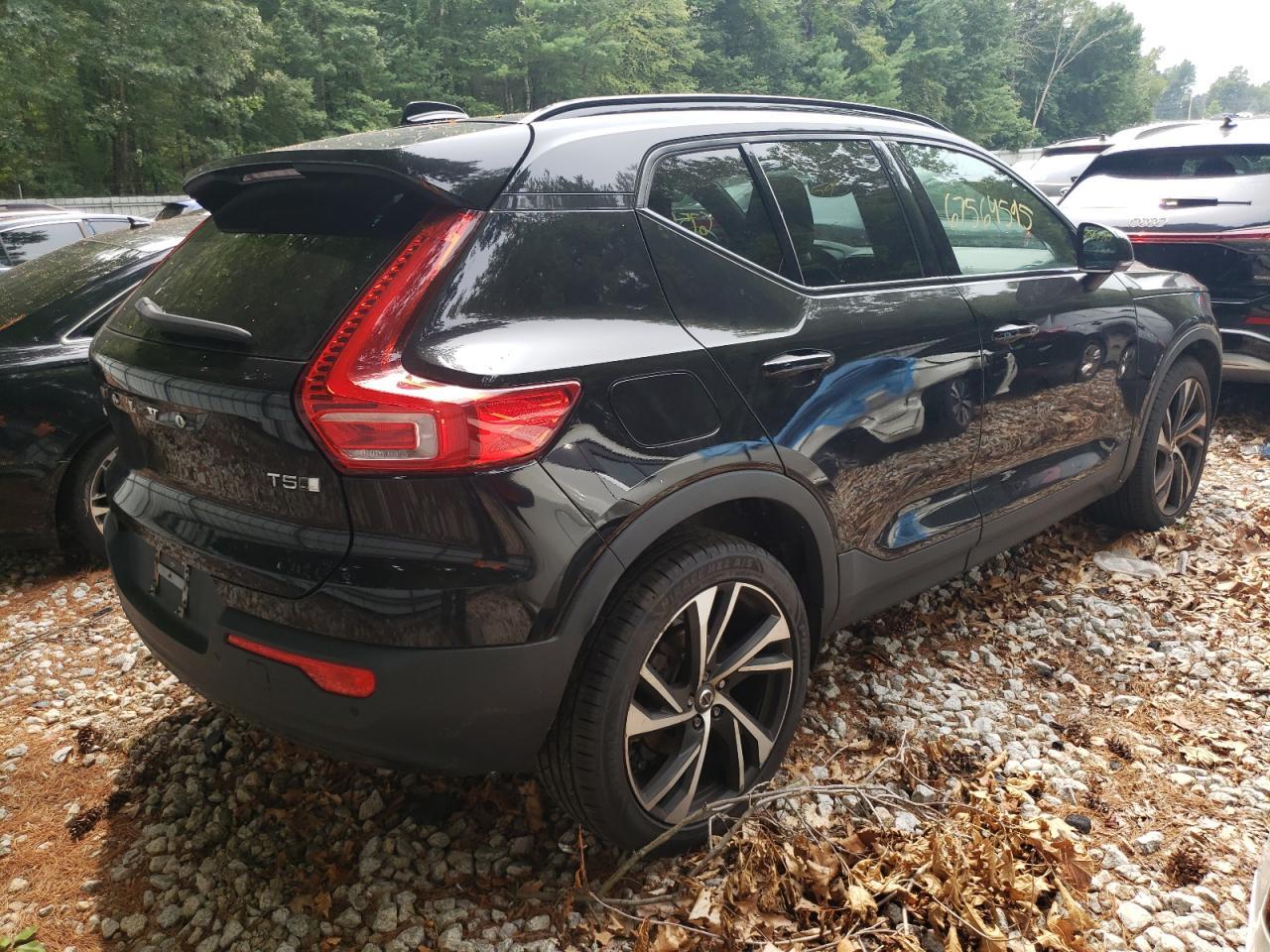 2021 Volvo Xc40 T5 R-Design - Image 3