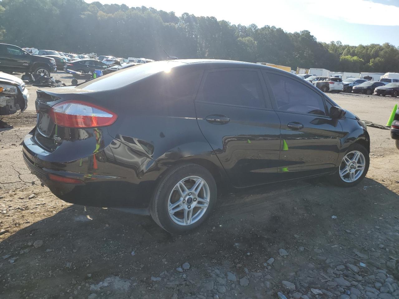 2018 Ford Fiesta Se - Фото 3