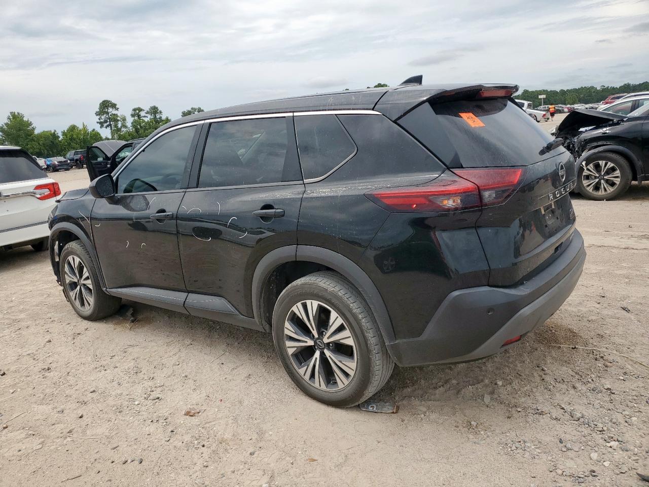 2023 Nissan Rogue Sv - Image 2