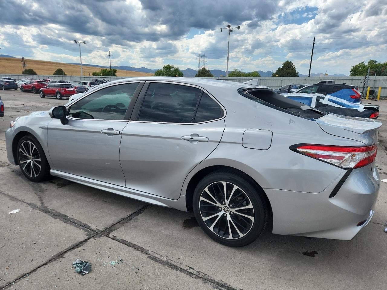 2020 Toyota Camry Se - Image 2