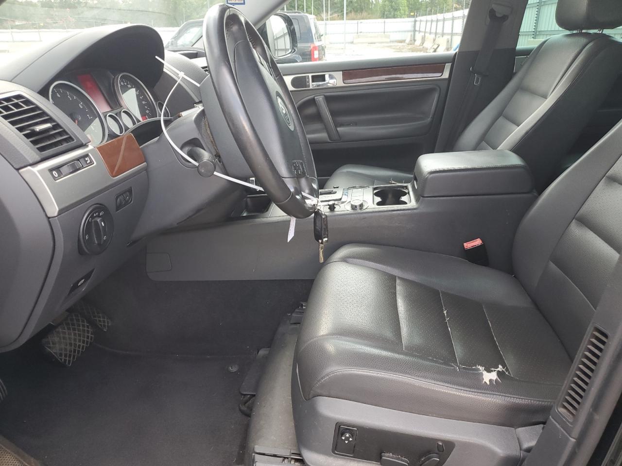 2010 Volkswagen Touareg V6 - Image 7