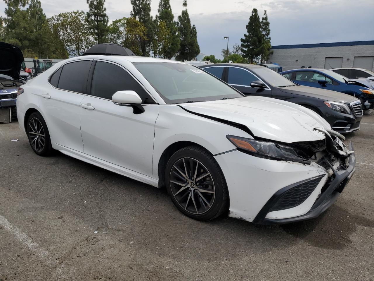 2021 Toyota Camry Se - Фото 4
