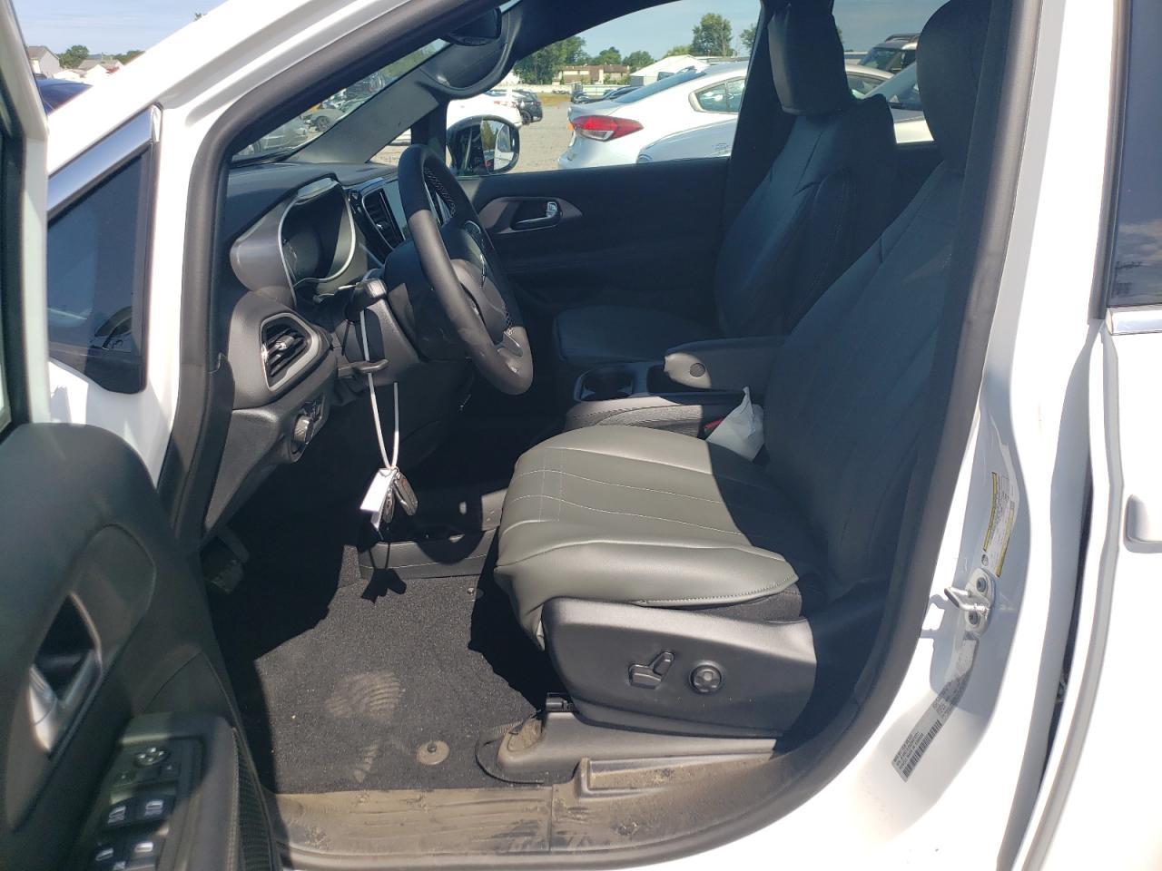 2025 Chrysler Voyager Lx - Image 7