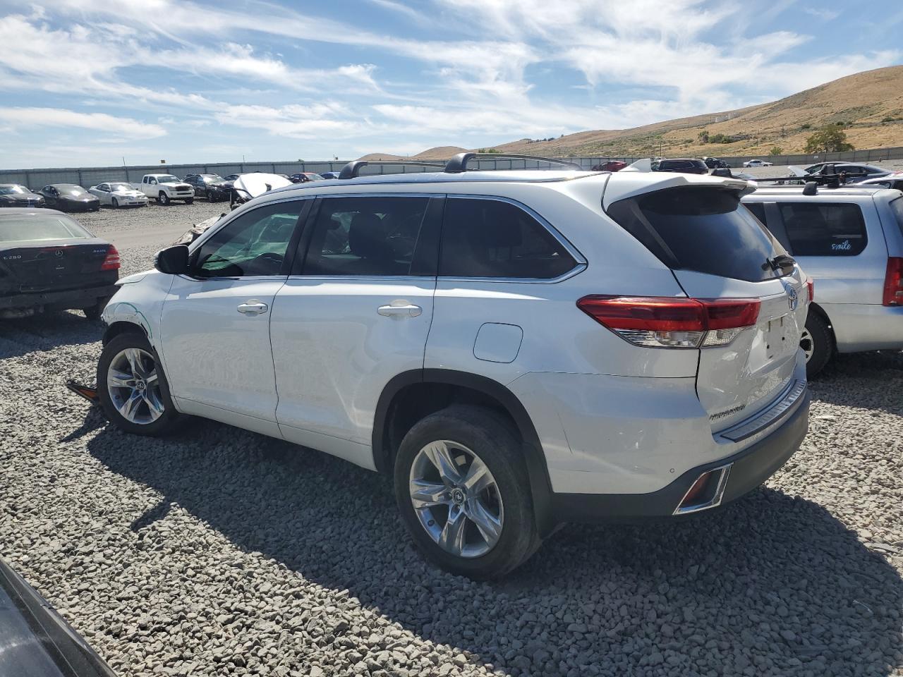 2017 Toyota Highlander Limited - Image 2