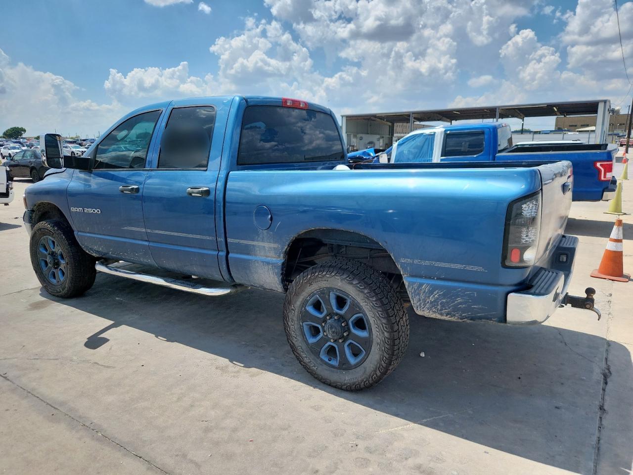 2004 Dodge Ram 2500 St - Фото 2