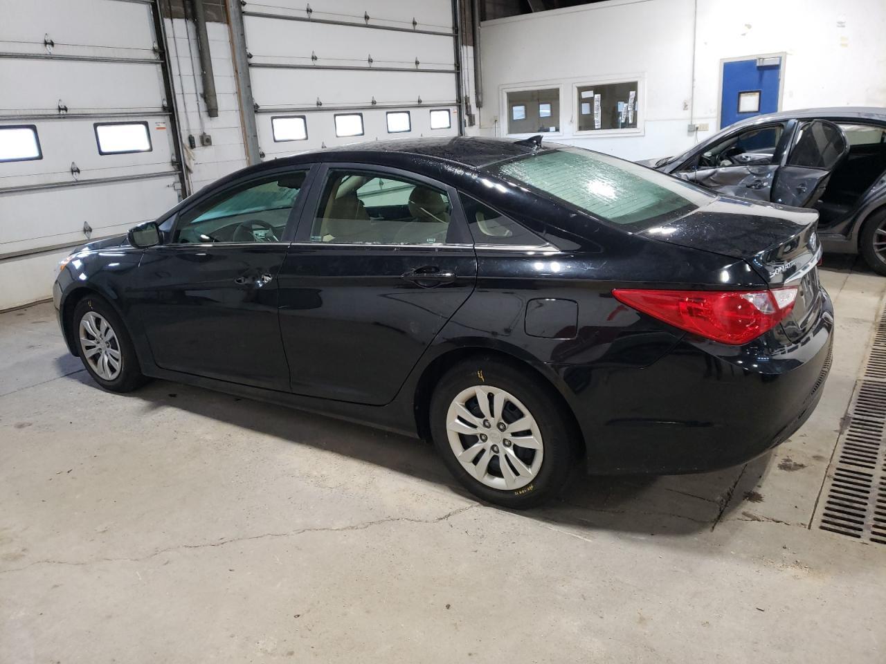 2012 Hyundai Sonata Gls - Image 2