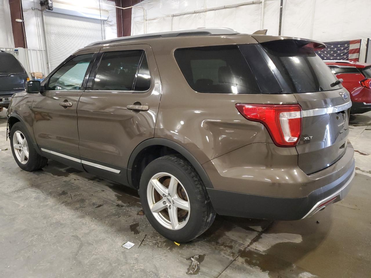2016 Ford Explorer Xlt - Фото 2