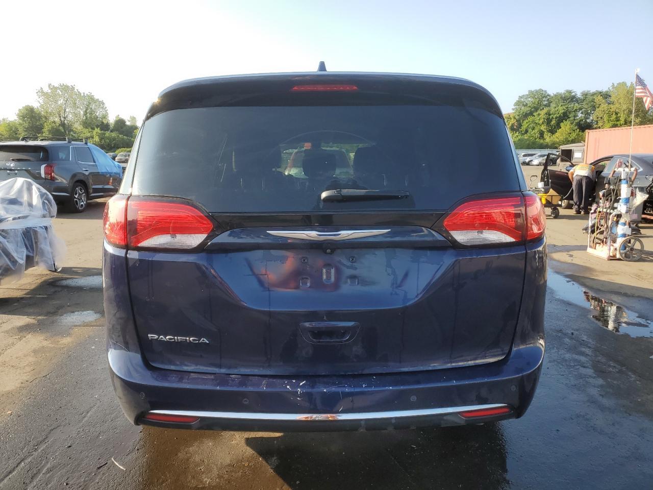 2017 Chrysler Pacifica Touring L - Фото 6