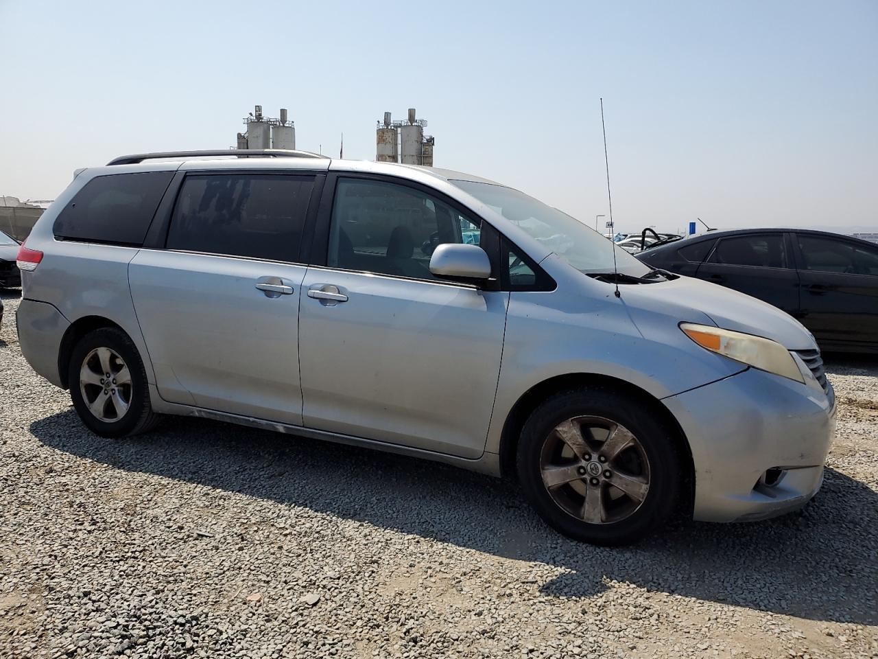 2011 Toyota Sienna Le - Фото 4