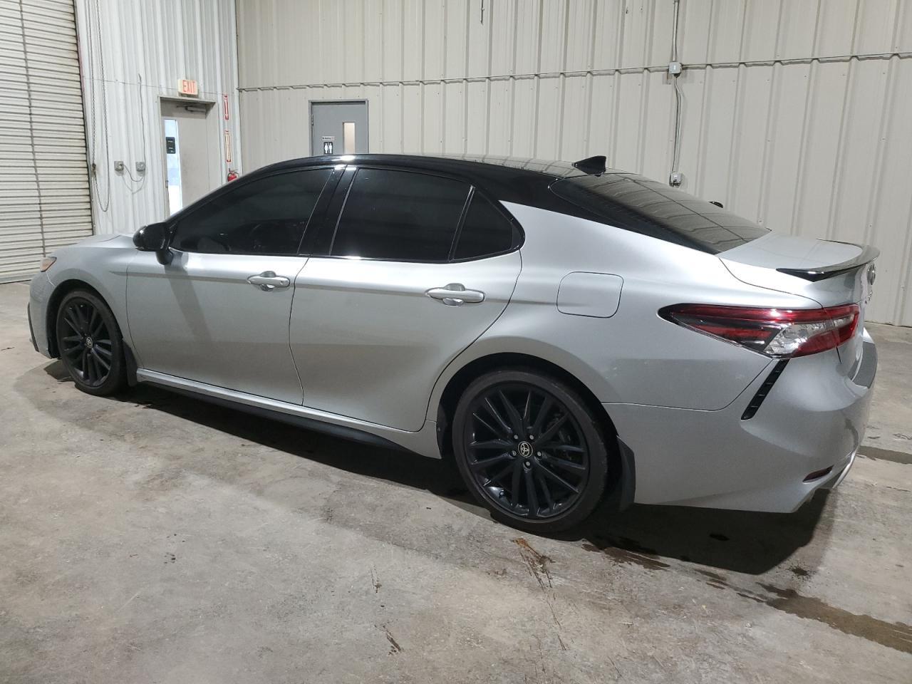 2022 Toyota Camry Xse - Фото 2