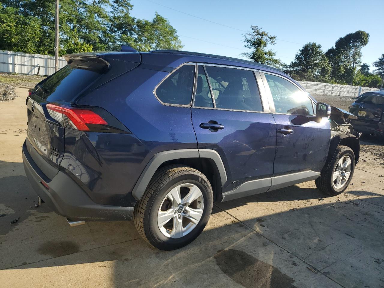 2021 Toyota Rav4 Xle - Image 3