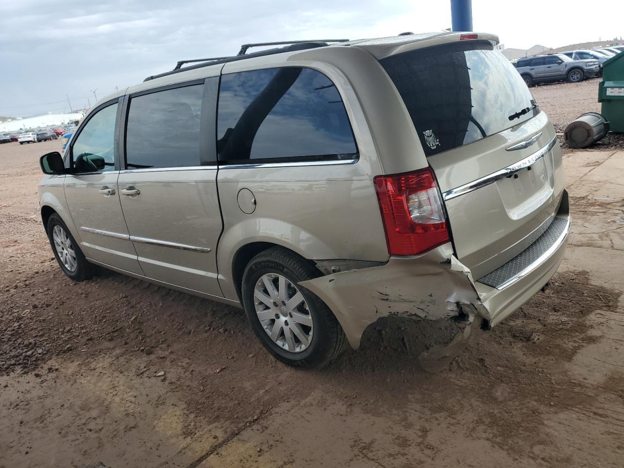2013 Chrysler Town & Country Touring - Фото 2