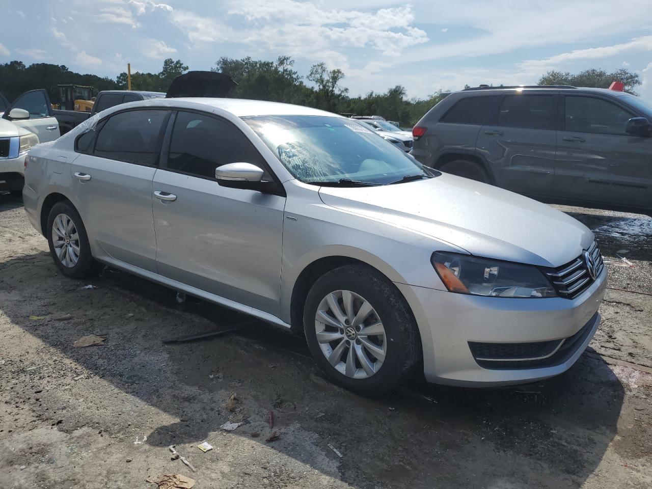 2015 Volkswagen Passat S - Фото 4