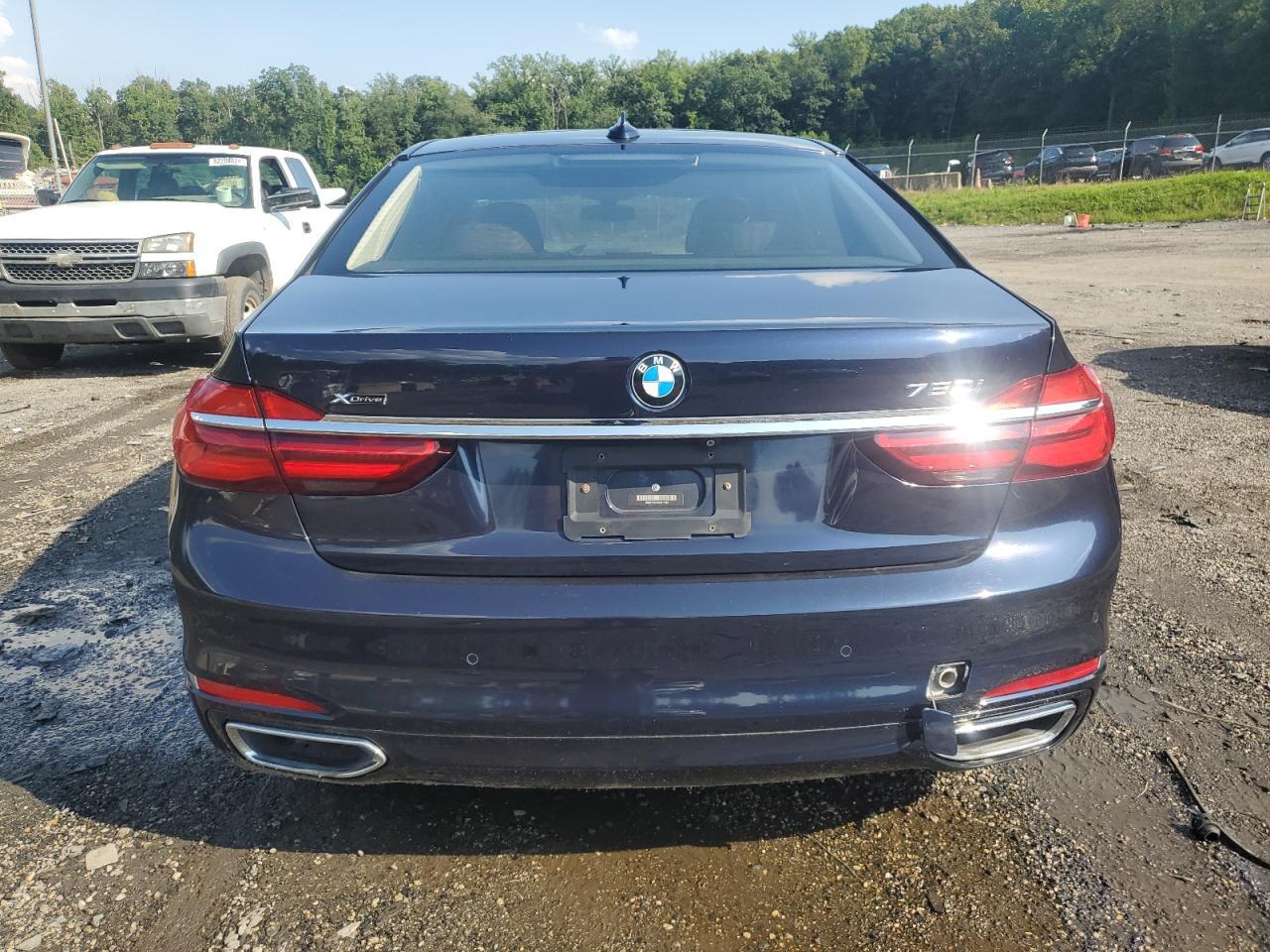 2016 BMW 750 Xi - Фото 6