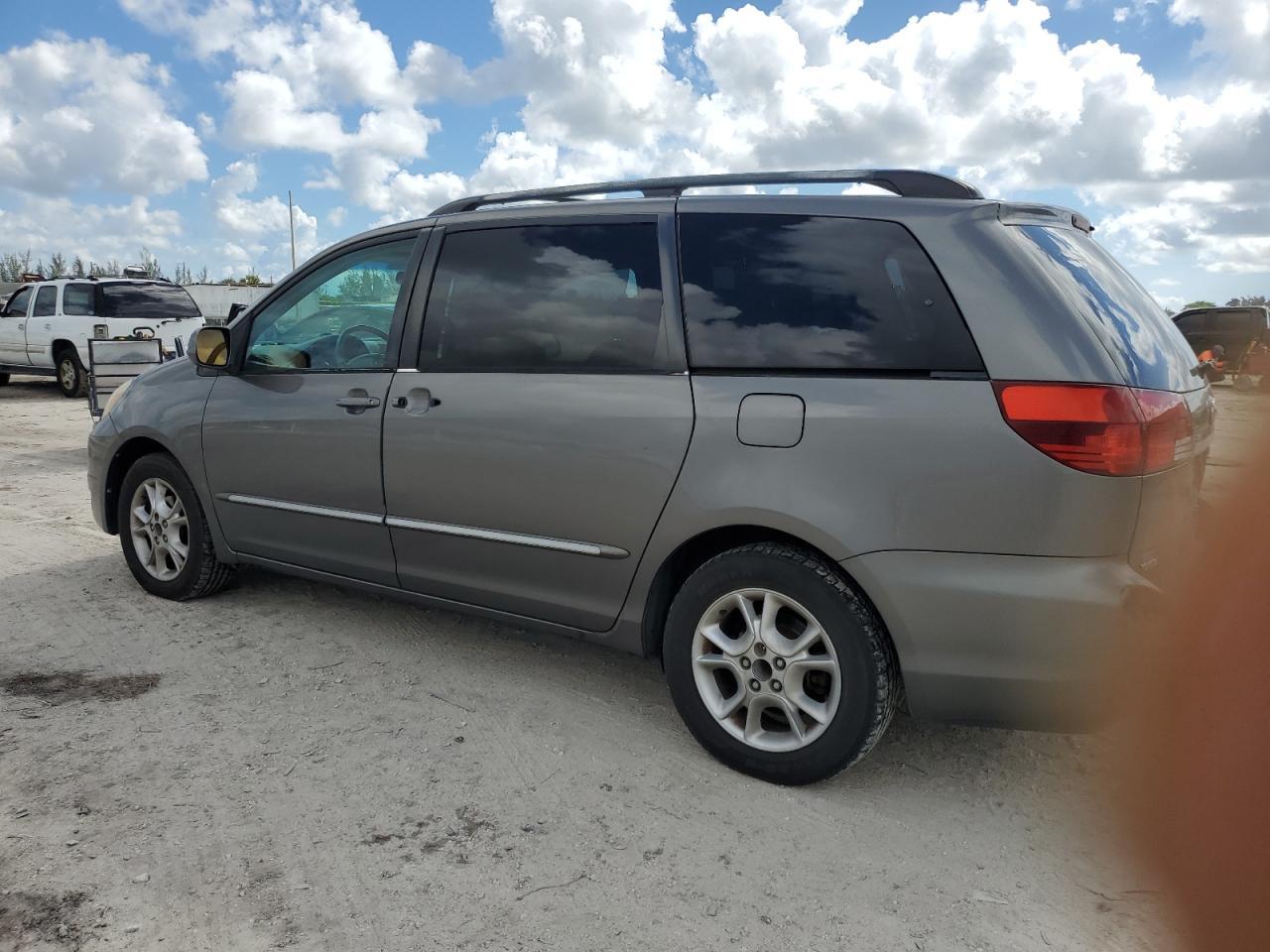 2005 Toyota Sienna Xle - Image 2