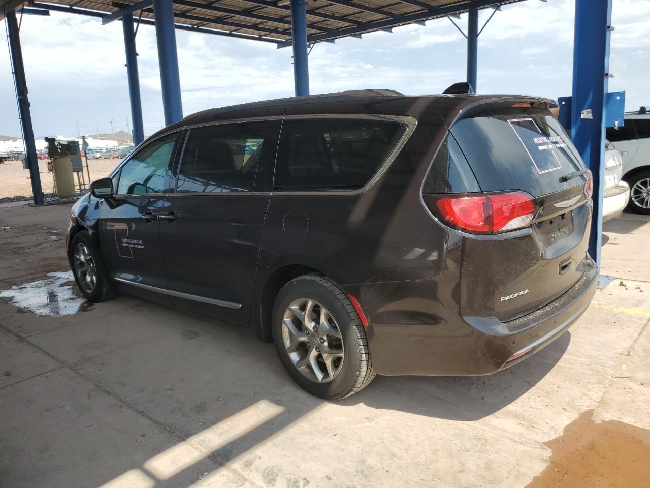 2017 Chrysler Pacifica Limited - Image 2