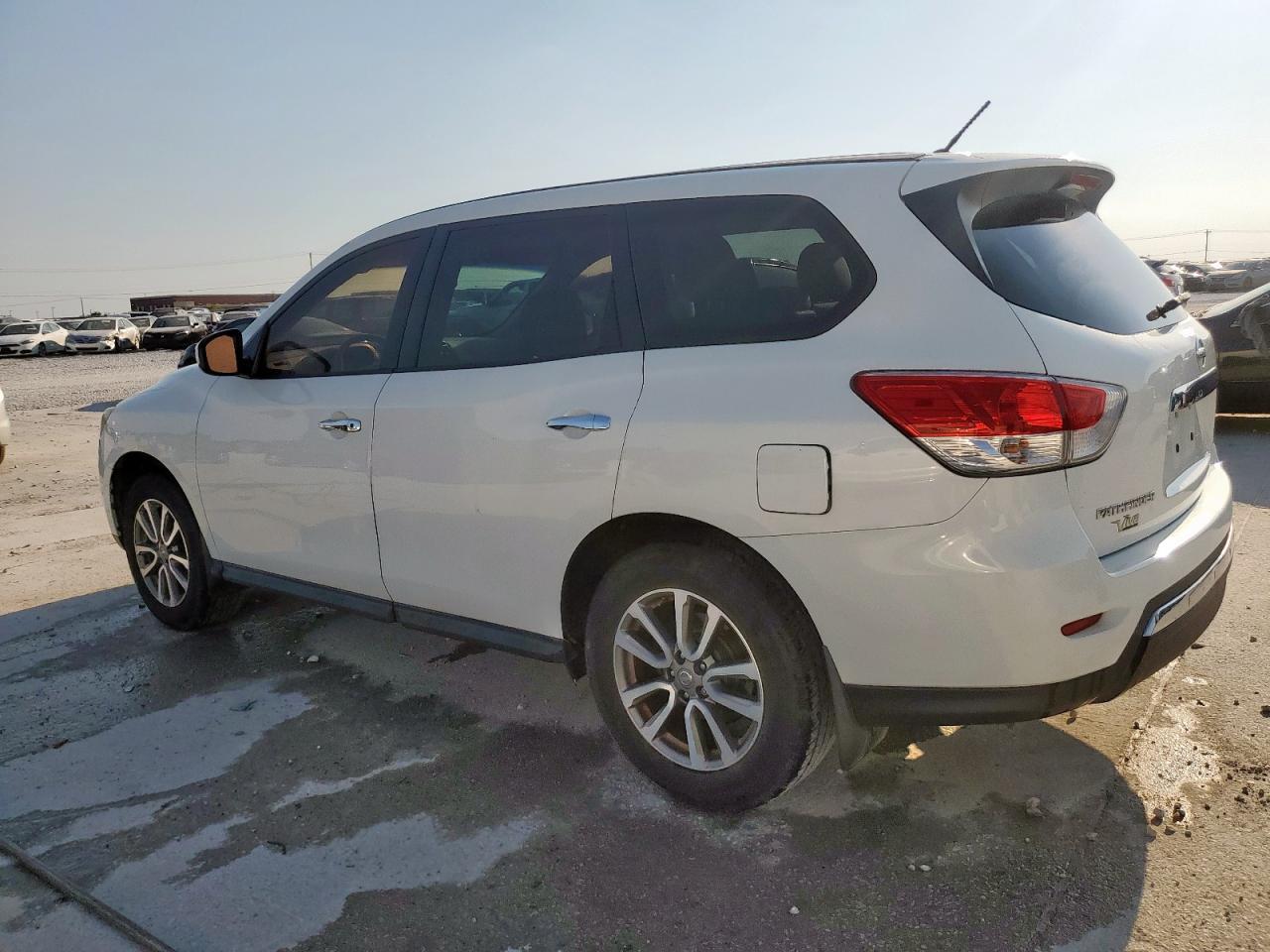 2014 Nissan Pathfinder S - Фото 2