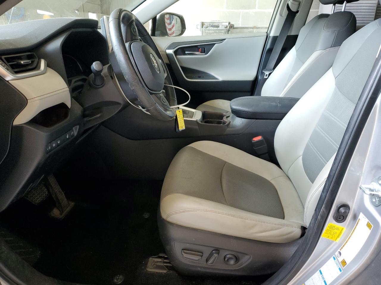 2019 Toyota Rav4 Limited - Image 7