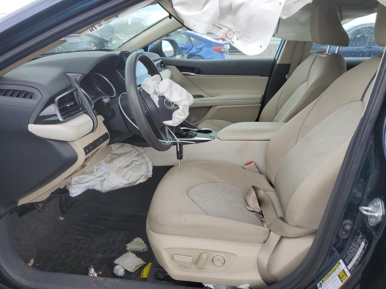 2021 Toyota Camry Le - Фото 7