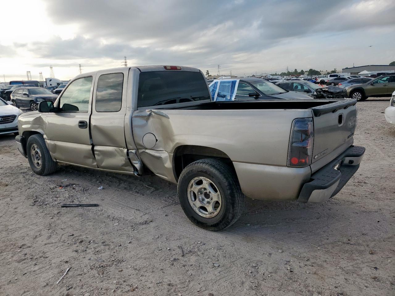 2003 Chevrolet Silverado C1500 - Фото 2