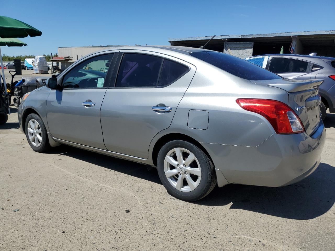 2014 Nissan Versa S - Фото 2