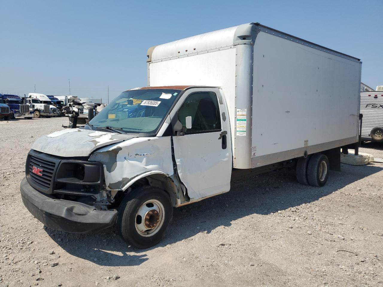 2011 GMC Savana Cutaway G3500