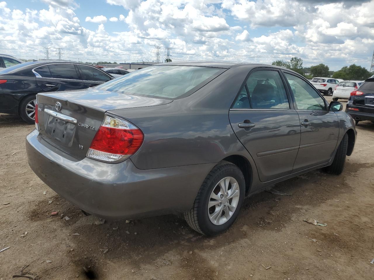 2005 Toyota Camry Le - Image 3