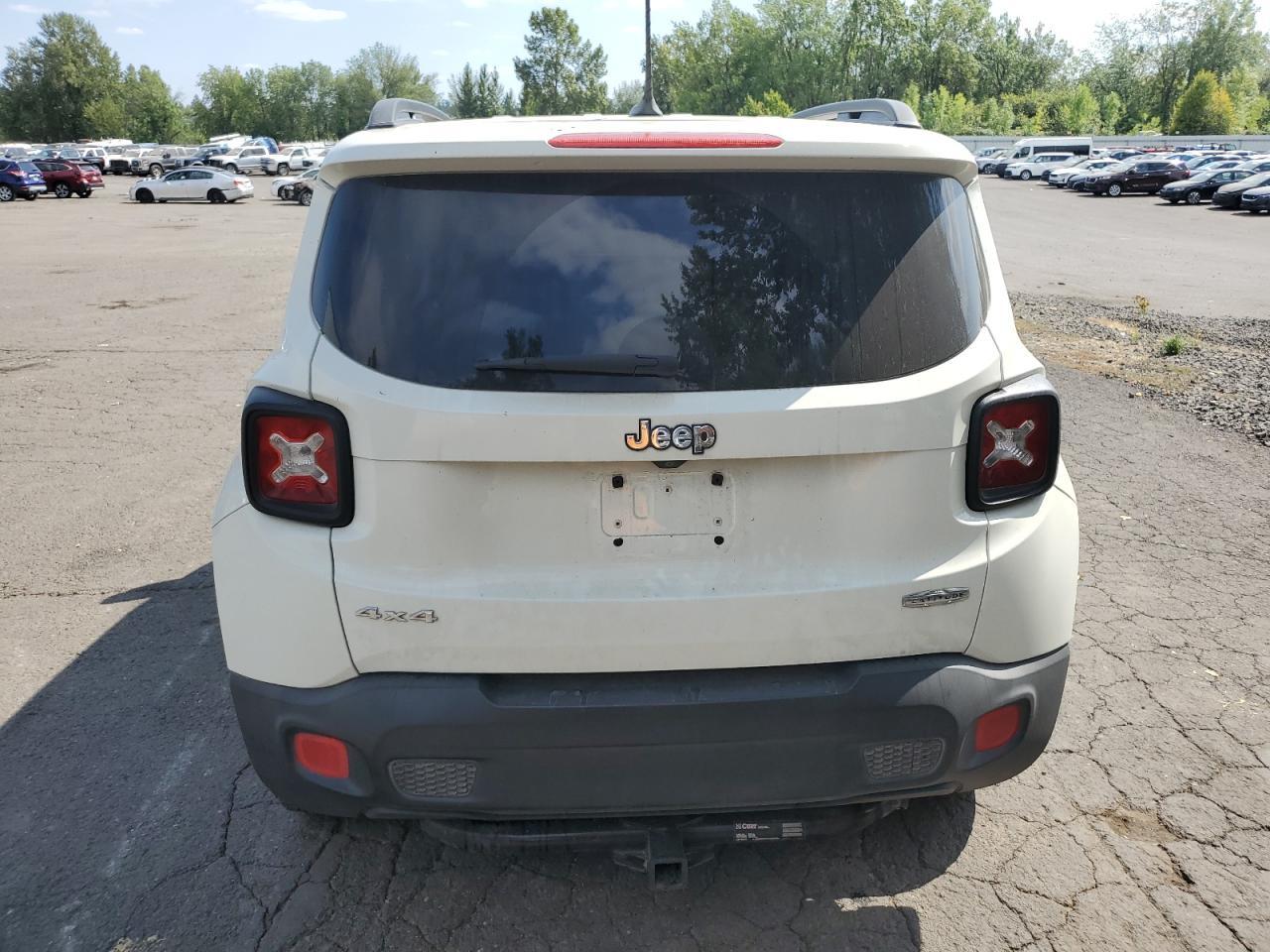 2015 Jeep Renegade Latitude - Image 6
