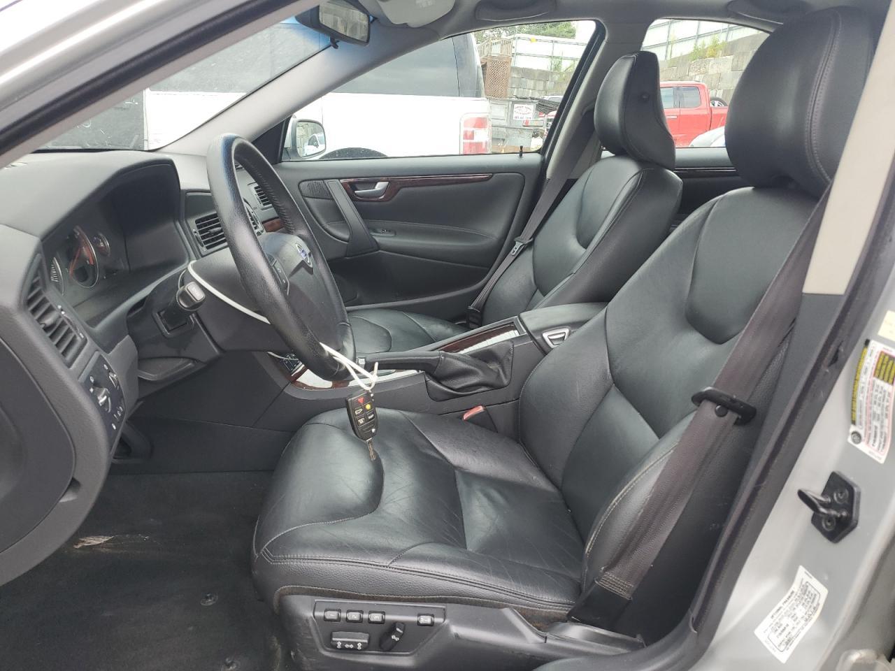 2005 Volvo S60 2.5T - Image 7