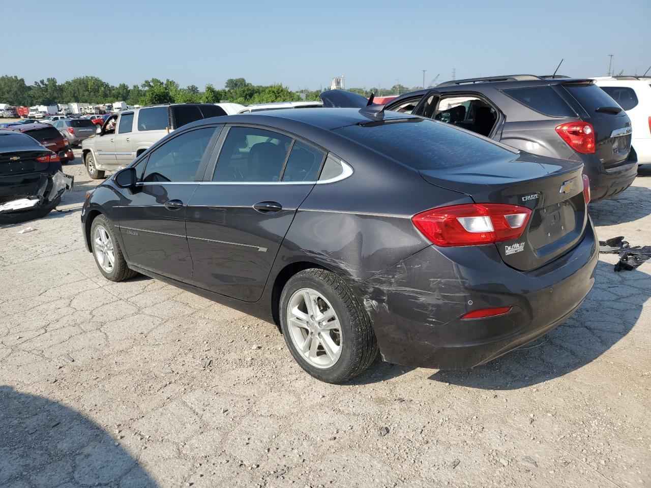 2017 Chevrolet Cruze Lt - Image 2