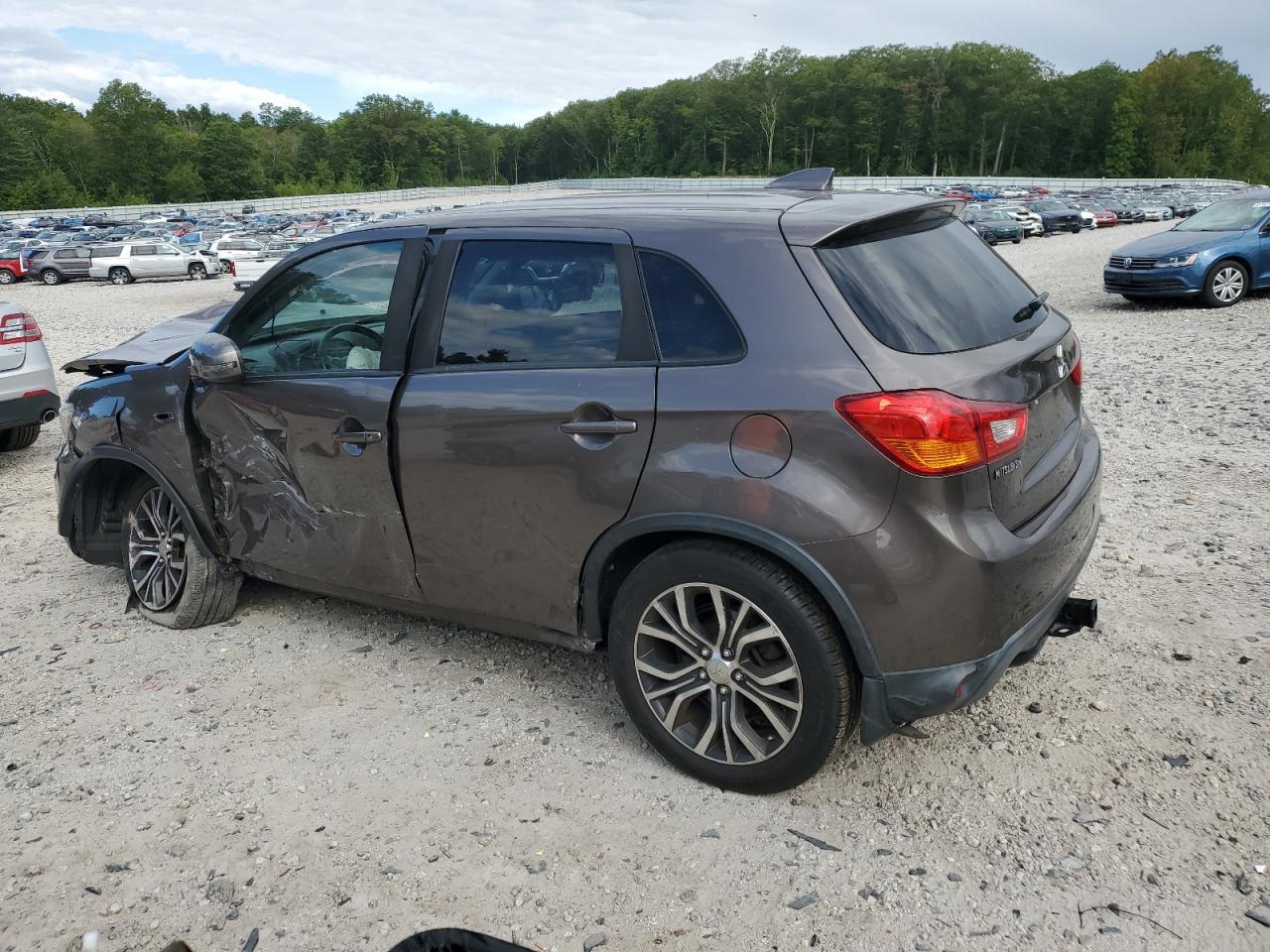 2017 Mitsubishi Outlander Sport Es - Image 2