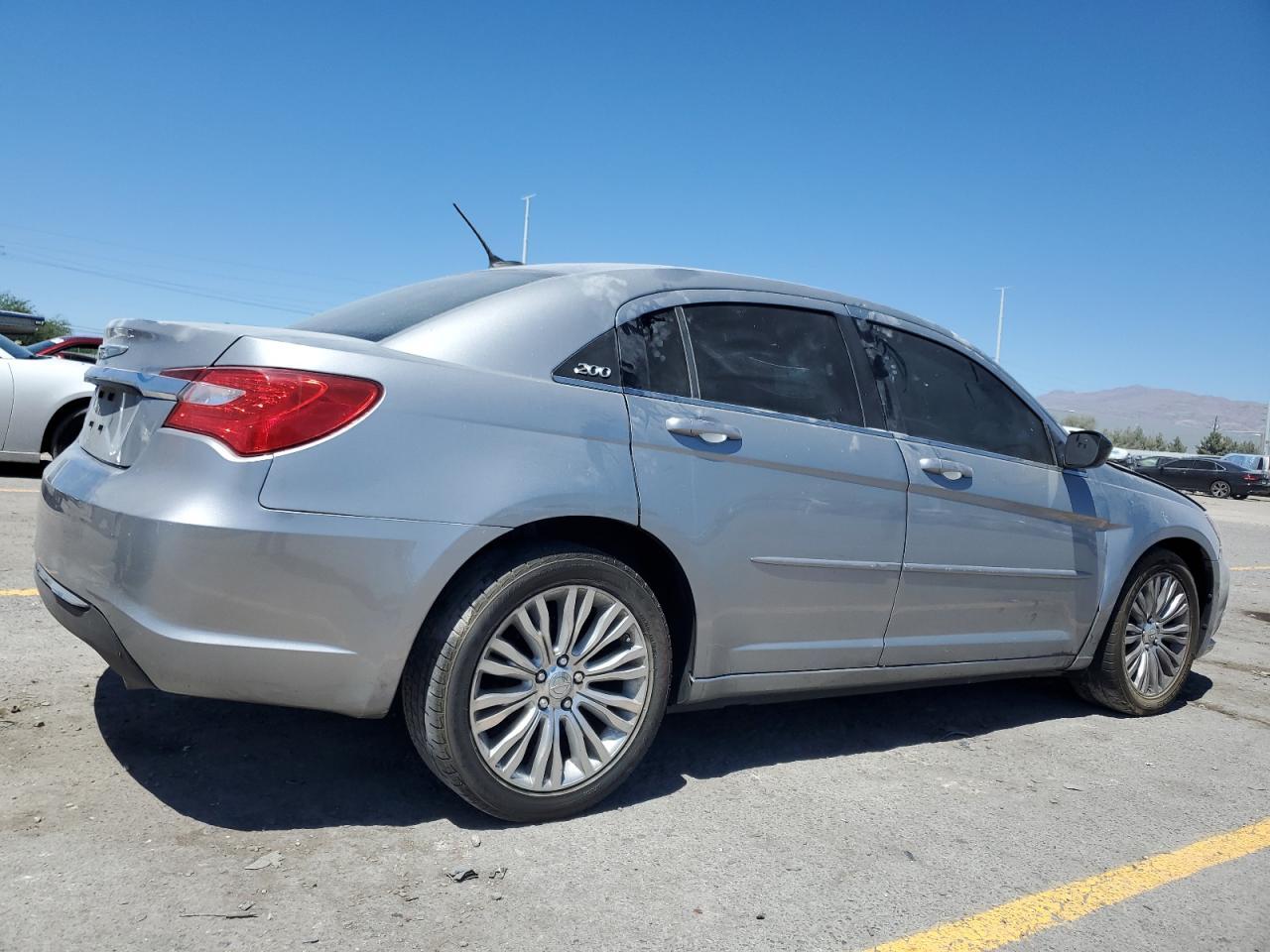 2014 Chrysler 200 Touring - Image 3