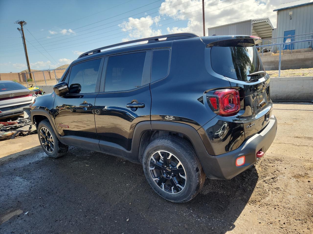 2023 Jeep Renegade Trailhawk - Фото 2