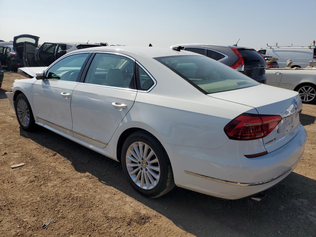 2016 Volkswagen Passat Se - Фото 2