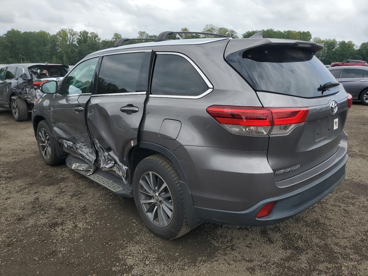 2018 Toyota Highlander Se - Image 2