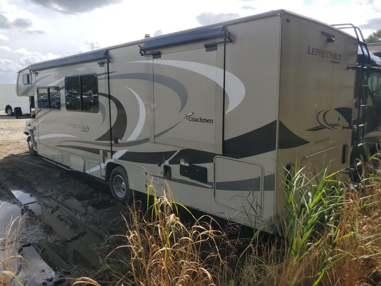 2019 Ford Econoline E450 Super Duty Cutaway Van - Image 3