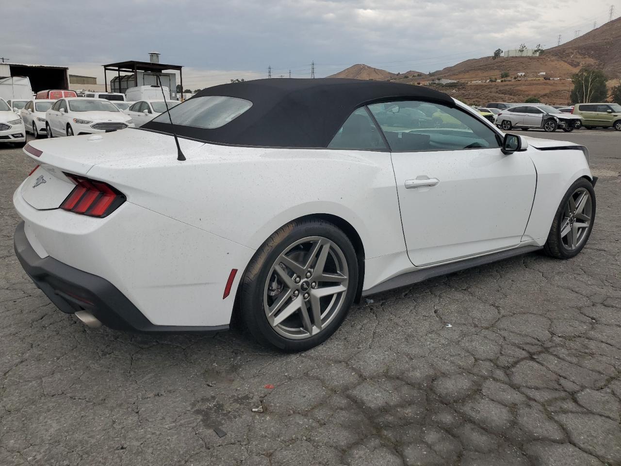 2025 Ford Mustang - Image 3