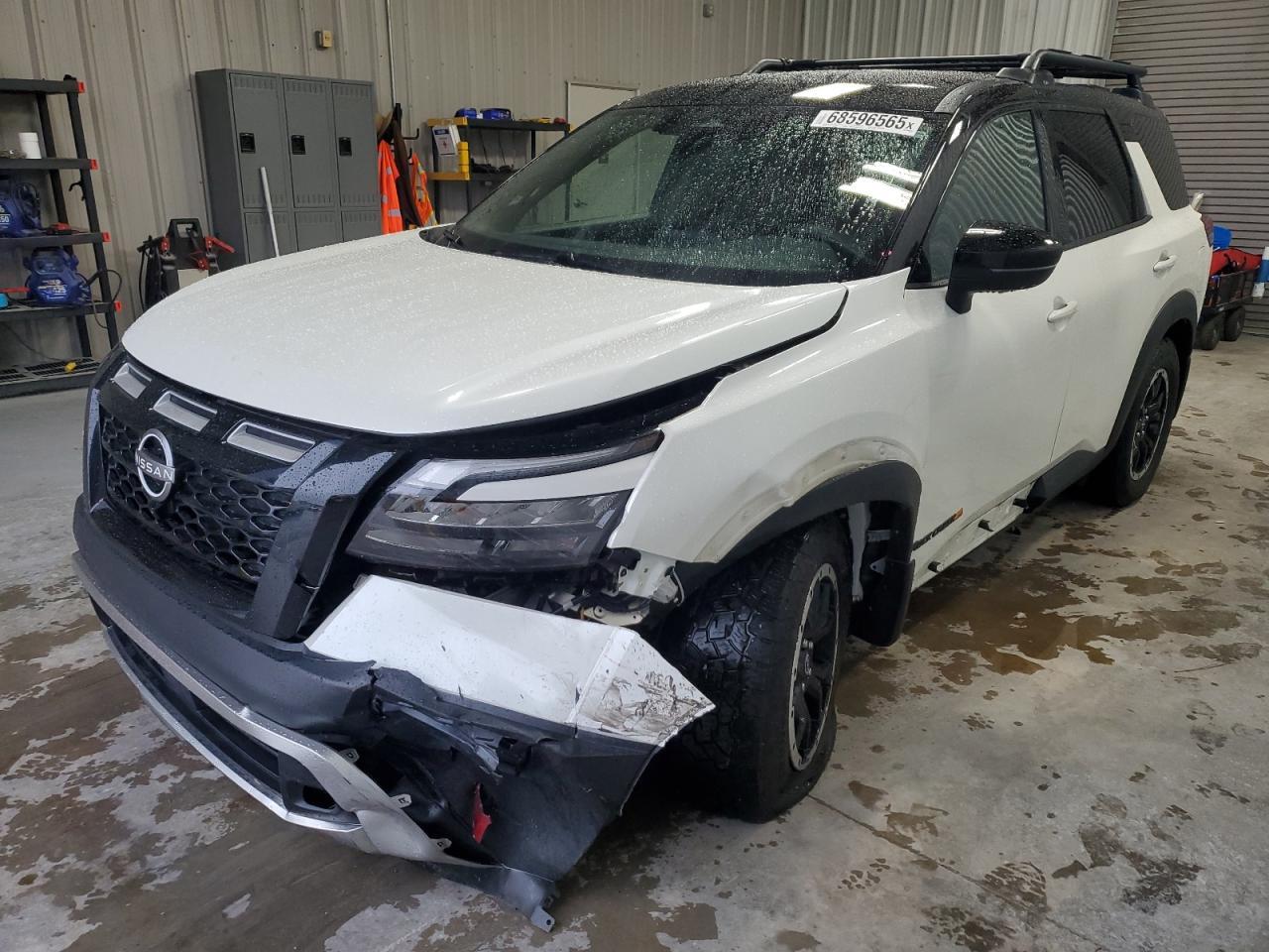 2023 Nissan Pathfinder Sv