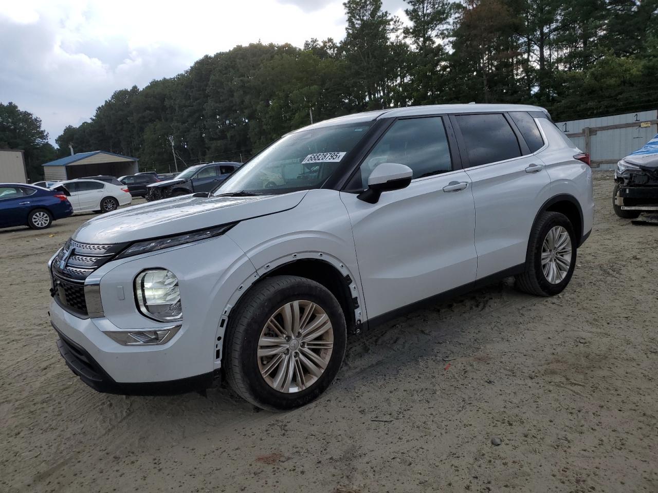 2023 Mitsubishi Outlander Es