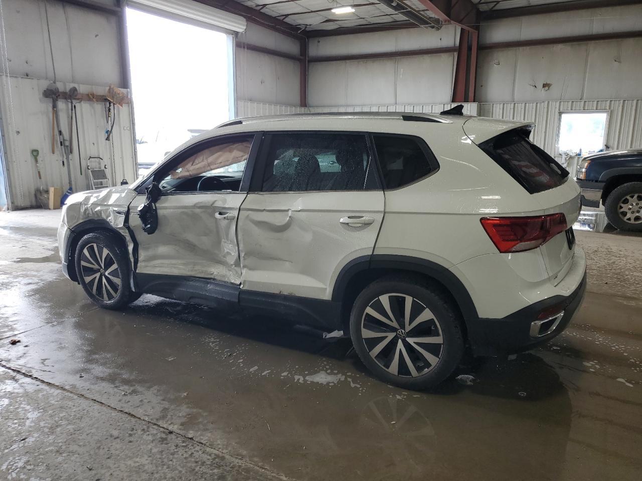 2022 Volkswagen Taos Se - Image 2