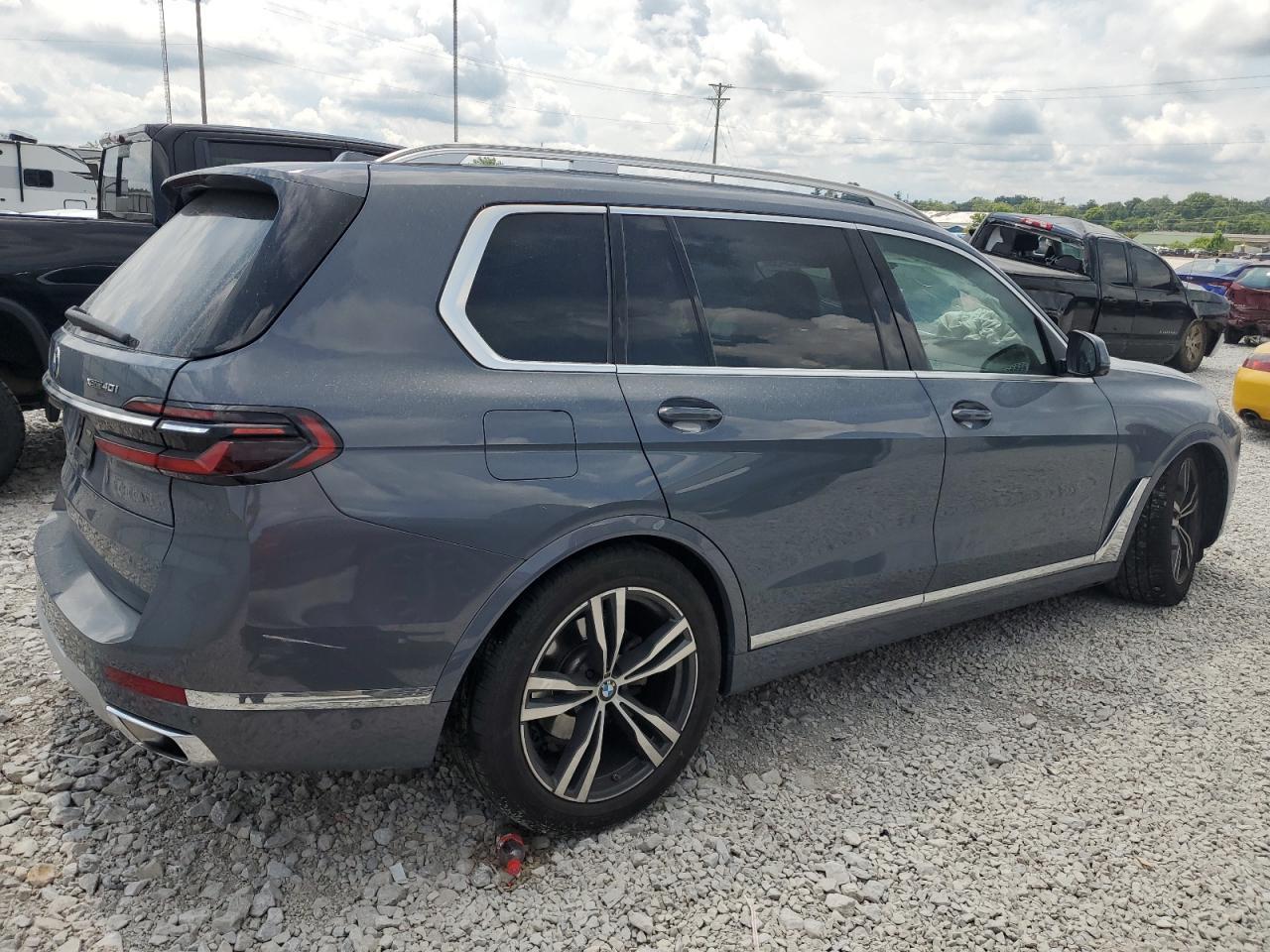2023 BMW X7 xDrive40I - Фото 3
