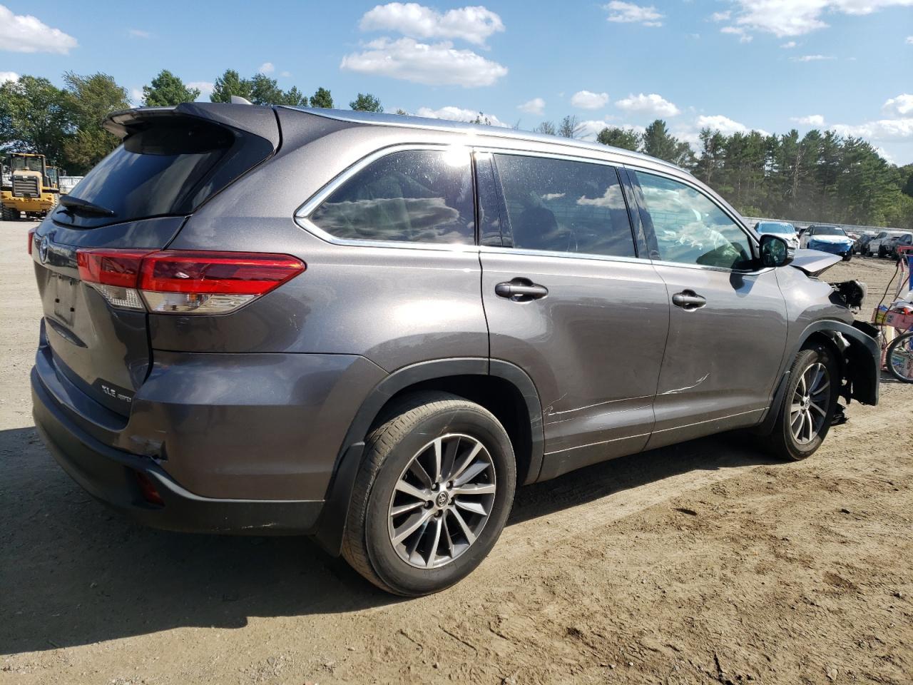 2019 Toyota Highlander Se - Image 3