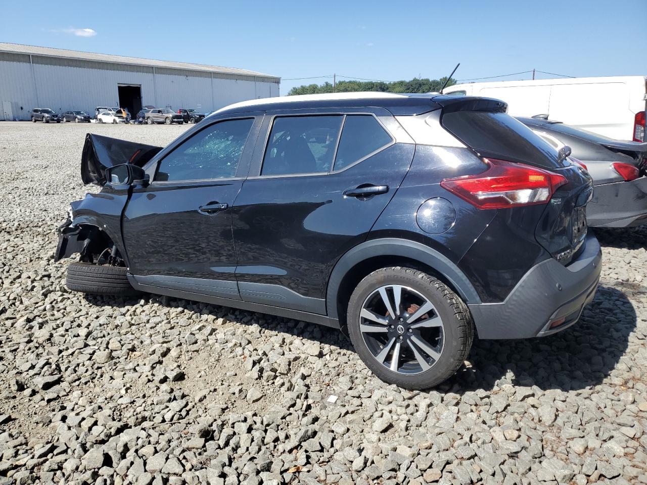 2020 Nissan Kicks Sv - Image 2