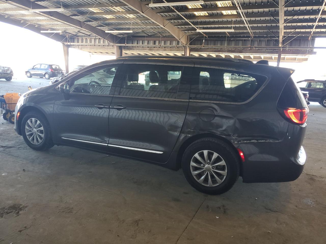 2018 Chrysler Pacifica Touring L - Фото 2