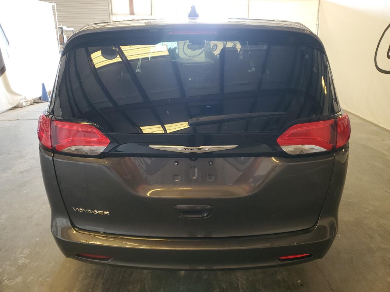 2023 Chrysler Voyager Lx - Image 6