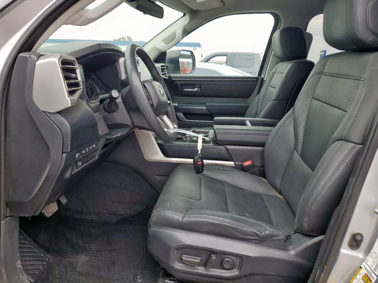 2024 Toyota Tundra Crewmax Sr - Image 7