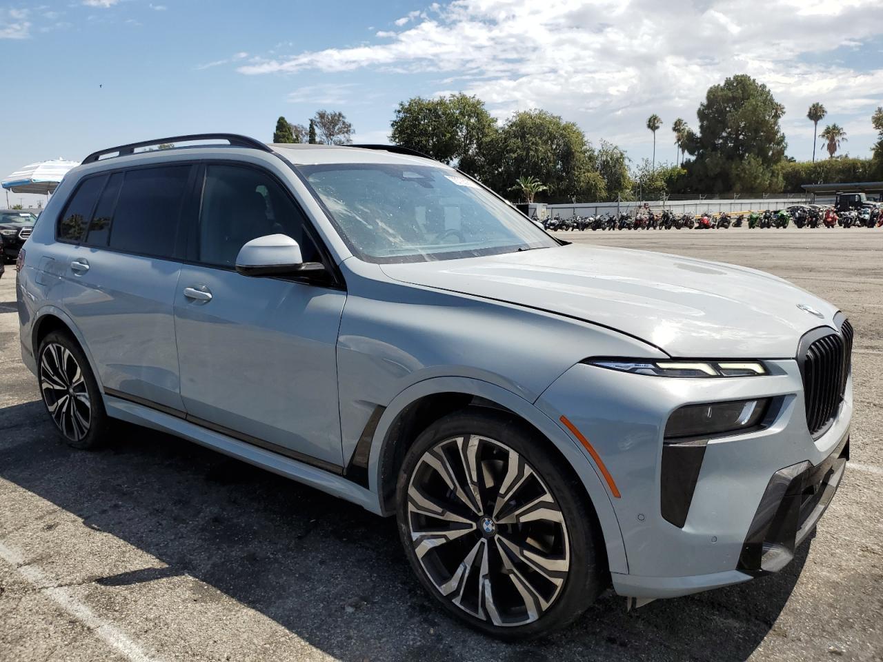 2023 BMW X7 xDrive40I - Image 4
