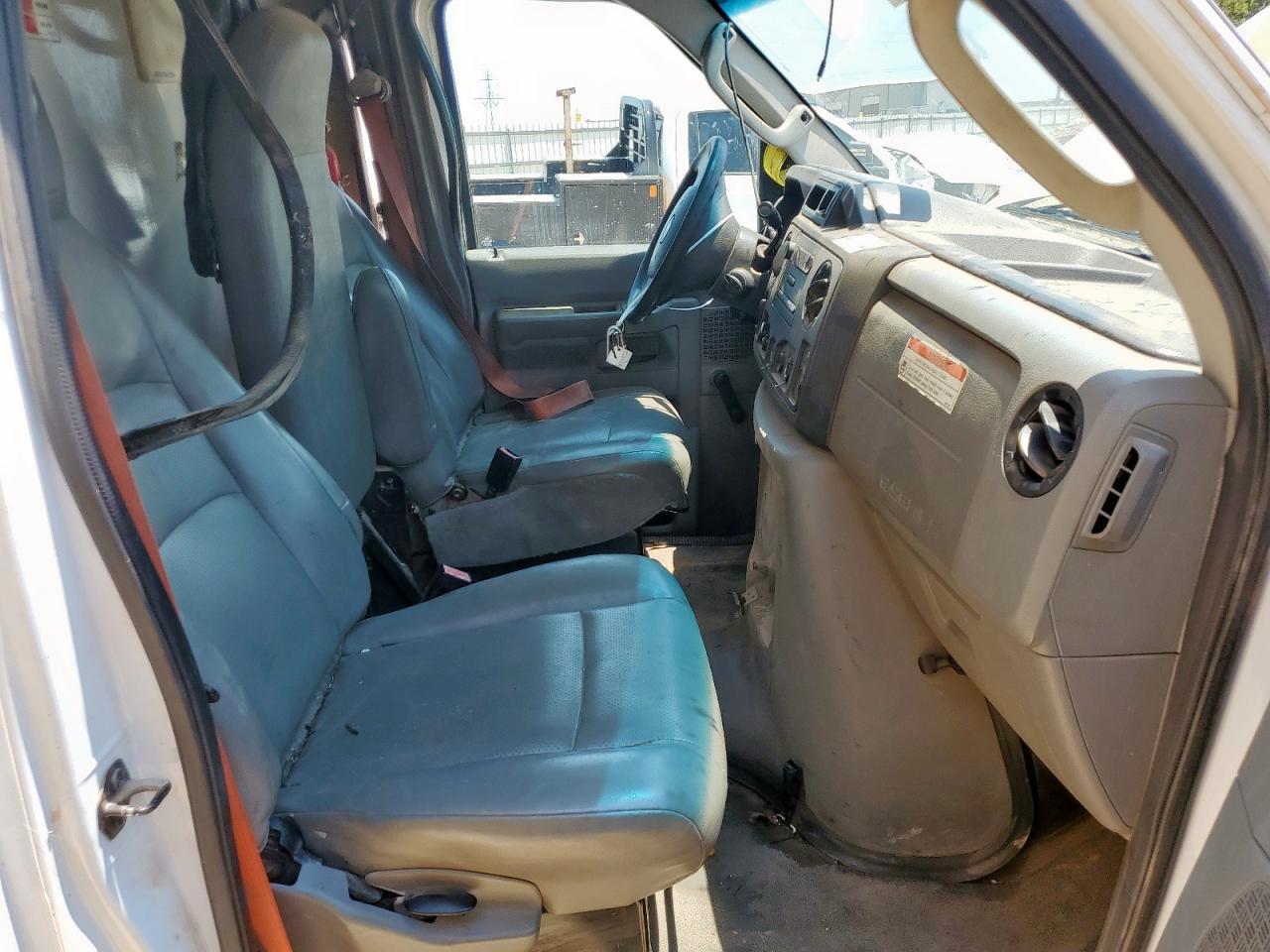 2014 Ford Econoline E350 Super Duty Cutaway Van - Фото 7